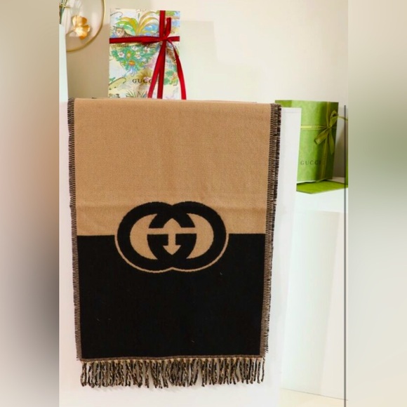 Authentic GUCCI scarf black beige classic GG - Picture 4 of 4
